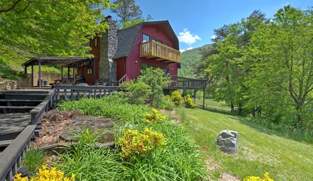 Red Nova - Cabin in Pastoral Setting, Canton NC