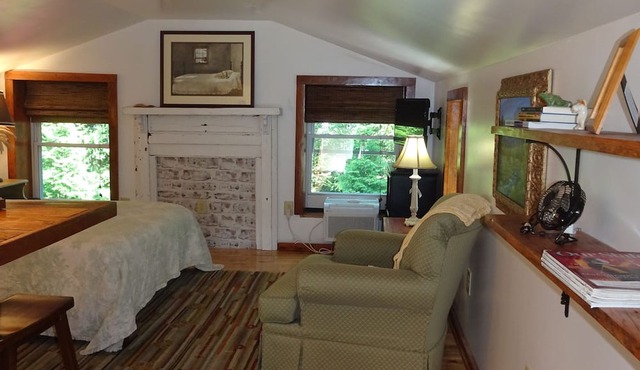 Vogelsang guesthouse, 5 minute walk to downtown West Jefferson.