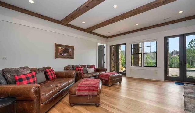 Bright's Creek Manor: 5BR Home-Private Pool