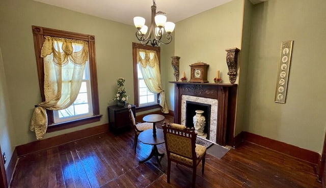 Historic Home within walking distance of Downtown Harmar & Marietta