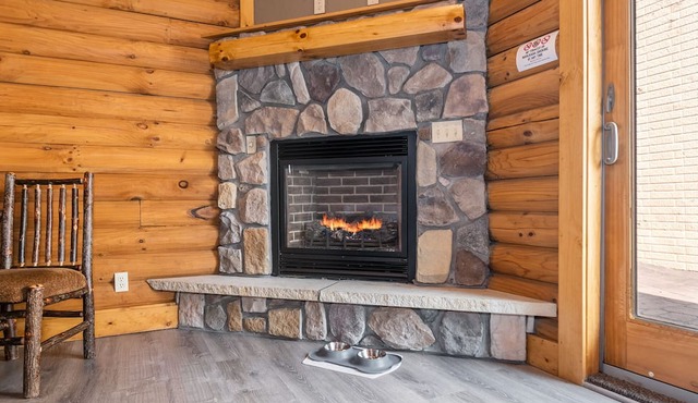 Mountainside Cabin 41-Hot Tub, Pet Friendly in McHenry