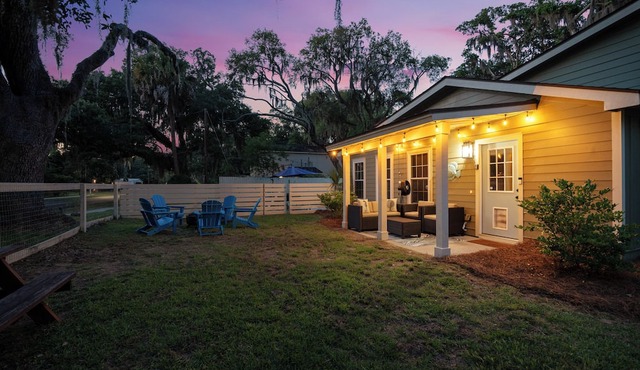 Fishcamp on 14th - Renovated & Walkable in Port Royal w/Pool