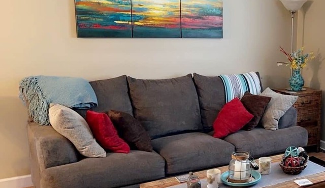 Private, Cozy, Clean 4 Bedroom Home in Morristown. WiFi, AC, close to downtown. in Morristown