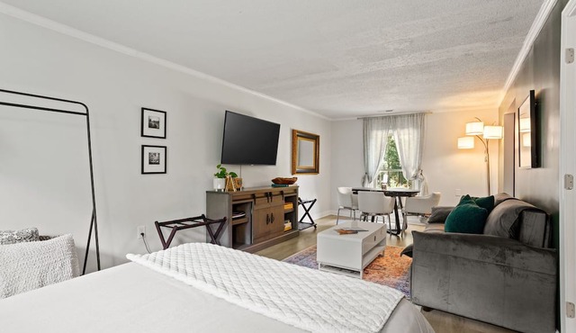 Secluded Spiritual Oasis in Travelers Rest