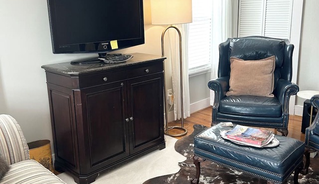 New Orleans inspired 2bed/2bath in the heart of Historic District Sweetwater