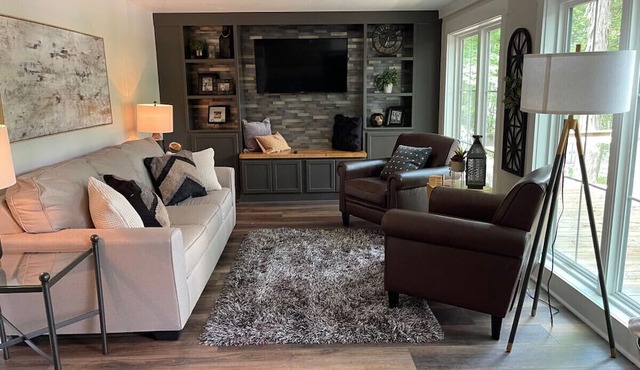 Hickory Hideaway on Tim`s Ford Lake, Boat rental available