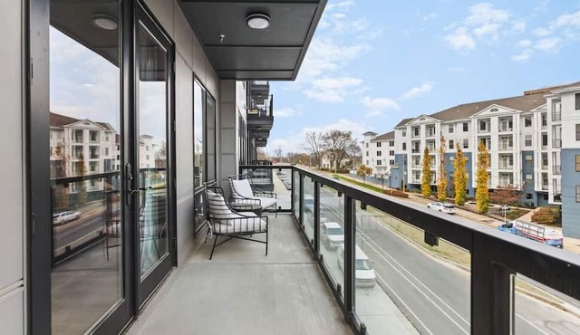 Premium Condo with Huge Patio, near Vanderbilt & Downtown