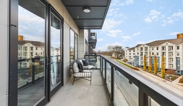 Luxury Condo with Huge Patio, near Vanderbilt & Downtown