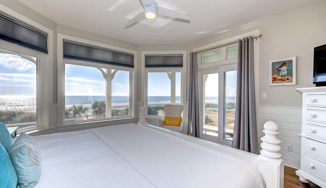 Discounts! Sea Spray- 400 Ocean Blvd. Oceanfont! Six Bedroom, Sleeps 15, Private Pool/Hot Tub