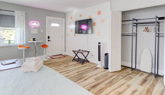 Themed Lux Loft with King Bed, Free Parking & Wi-Fi