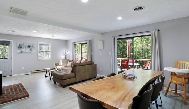 Your Cozy Fall Mountain Escape Awaits: 4 Private Acres ~ Fire Pit ~ Deck