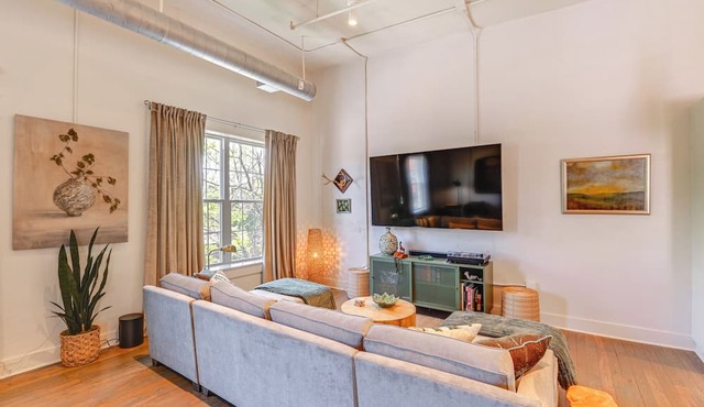 Walk to Vanderbilt: Eclectic Apt in Nashville