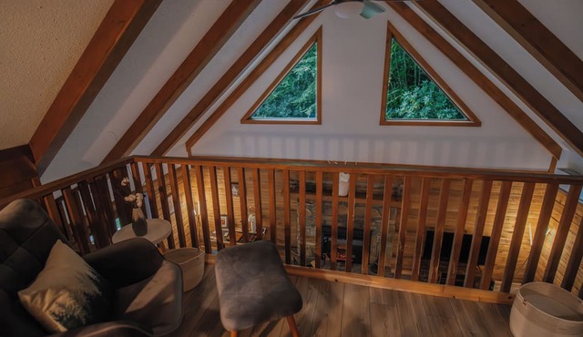 Scenic Falls Cabin - Luxury Retreat w/Private 65’ Waterfall & Natural Pool