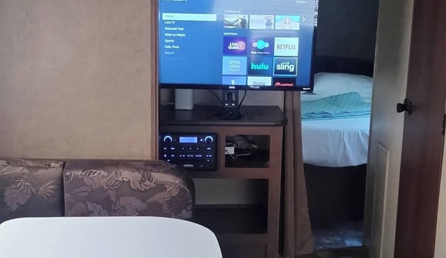 Cozy RV Cabin Sitting on a Privately owned Campground in wonderful Lincolnton NC