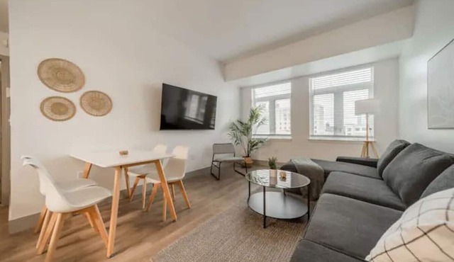 4Bed/2Bath - W/Wi-Fi +Fitness Centre +Truist Field