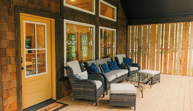 Brand new River Cabin ready for floating swimming or fishing . Close to Skiing!