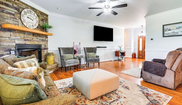 8 Mi to Dtwn Mt Airy: Mtn-View North Carolina Home