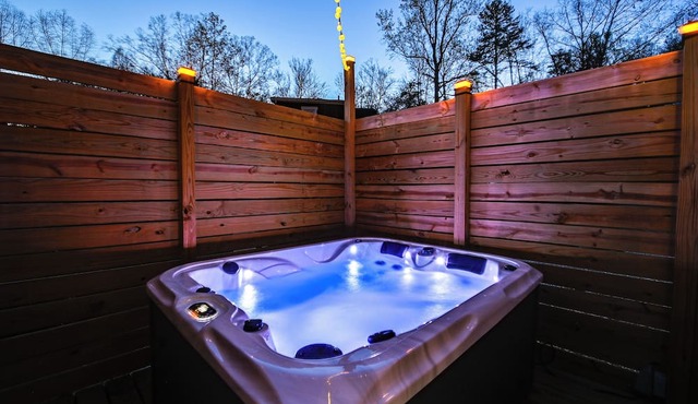 Hot Tub, Fire Pit: Lake-View Catlettsburg Getaway!