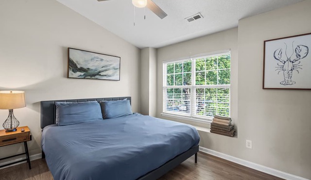 Modern 2BR Getaway - Whitewater Center + Roku TVs