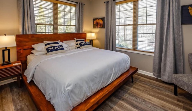 Lure Lux: Theater Room + Pool Table + Hot Tub!