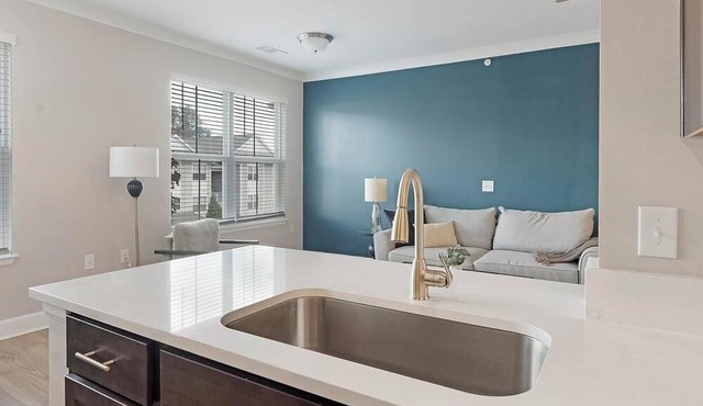 Landing | Stylish 1BD, Gym, Yoga Studio in Summerville