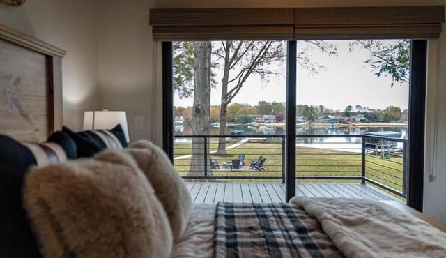 Lakeview Escapes with private dock in Eatonton