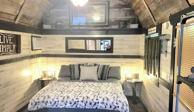 DIRECT STREAM FRONT Mountain Tiny Home in Flag Pond
