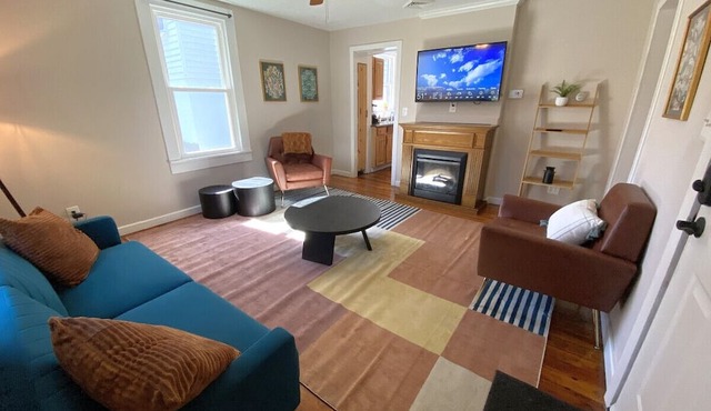 Cozy Renovated Bungalow — Walk Downtown!