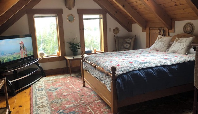 Charming 1-bedroom apartment with AC and WiFi close to old rag and local winery in Boston