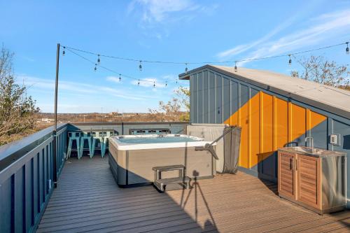 4 Rooftop Decks 4 Hot Tubs Game Rooms & Sauna