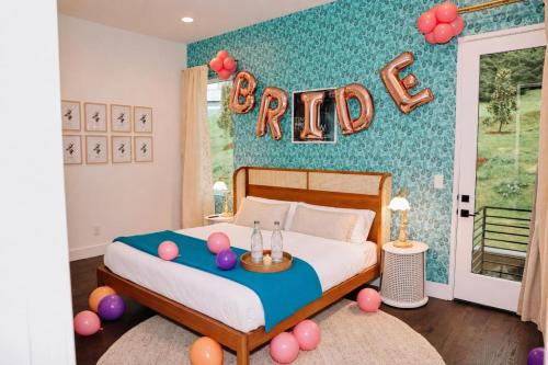 Booking Fast 12 Beds Large Yard Free Parking
