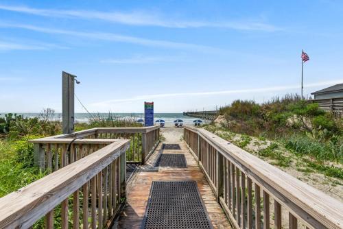 Ocean View 2BR First-Floor Cherry Grove Sea Cabin 125-B