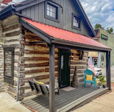 Bertha's Cabin Rustic Ohio River Retreat in Augusta