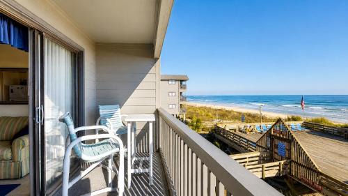 Oceanfront 1BR Updated Balcony Cherry Grove Sea Cabin 206-A