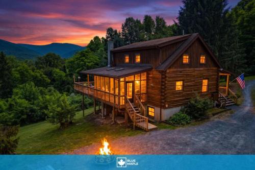 Mountainside Log Cabin w Private Waterfall access