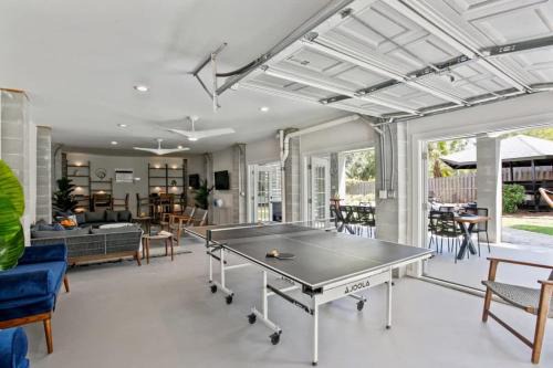 Spacious Serene Estate Hot Tub Near Beach