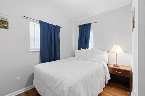 Near Downtown Park & Zoo Trendy Ridgeland Tudor
