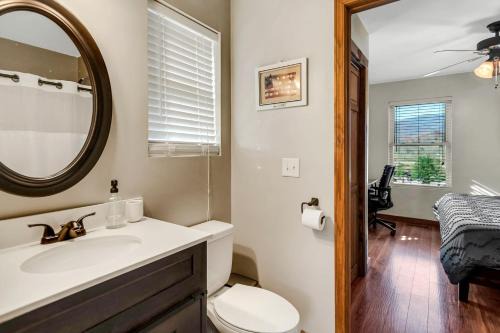 Dream Smoky Mountains Getaway: Amazing Pet-Friendly Cabin in Waynesville, North Carolina
