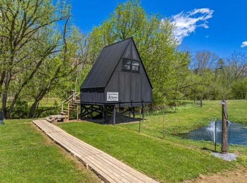 Cozy A-Frame Retreat with Creekside Hammock Getaway in Newport, Tennessee