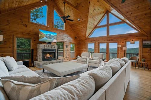 Serene Mtn Cabin Retreat Lake Access Hot Tub