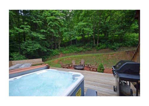 Free Estate Tours -Tranquil Family Cabin- Clingman's Dome + Lake Views