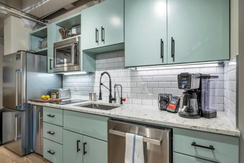 Nashville Honky Tonk Suite 6 BR by Maddox Hotel