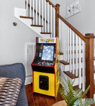 Speakeasy Game Room, Hot Tub, Fire Pit, King Bed - Close to Downtown