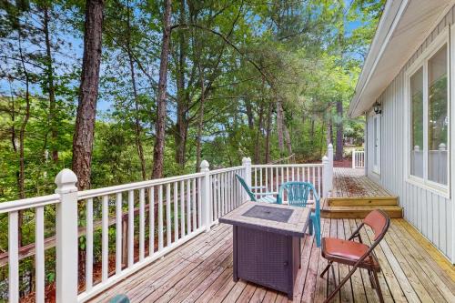 Deck & Private Dock! Waccamaw River Retreat