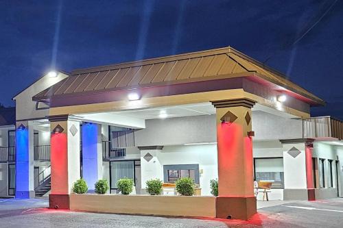 Super 8 by Wyndham Marion NC