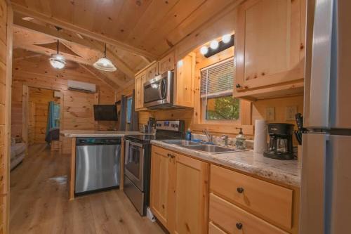Peggers Cabin Luxury Rustic Tiny Cabin Spa