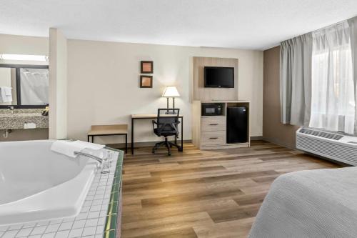 Quality Inn East Liverpool - Calcutta