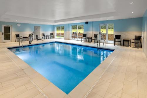 Holiday Inn Express & Suites Waynesboro East