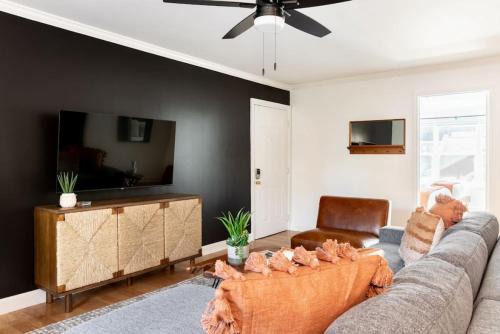 Stylish Downtown Nashville Condo with Patio & Free Parking
