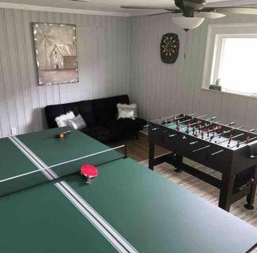 Farmhouse with game room, fire pit and creek